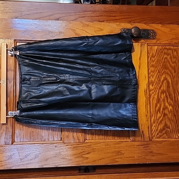 Avon Faux Leather skirt - Picture 2 of 7